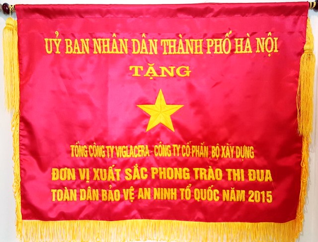UBND TP Hà Nội tặng cờ thi đua đơn vị xuất sắc trong phong trào toàn dân bảo vệ An ninh tổ quốc năm 2015 cho Tổng công ty Viglacera